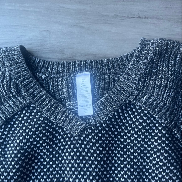 Ivivva girls black and white stitched sweater size 14 - Picture 5 of 7